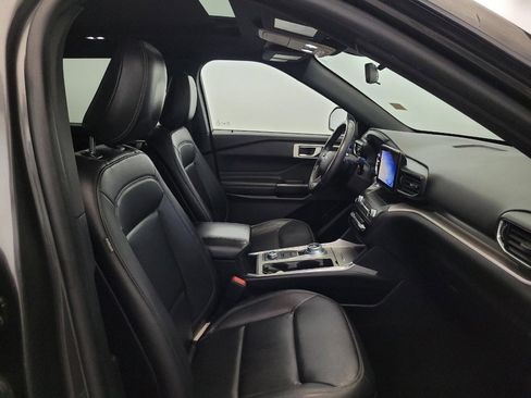 Used 2020 Ford Explorer XLT w/ Equipment Group 202A AWD/4WD image 21