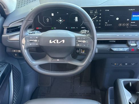 Used 2024 Kia EV9 Light Long Range RWD image 14