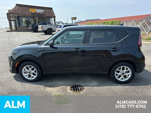 Used 2025 Kia Soul LX w/ LX Technology Package FWD image 9