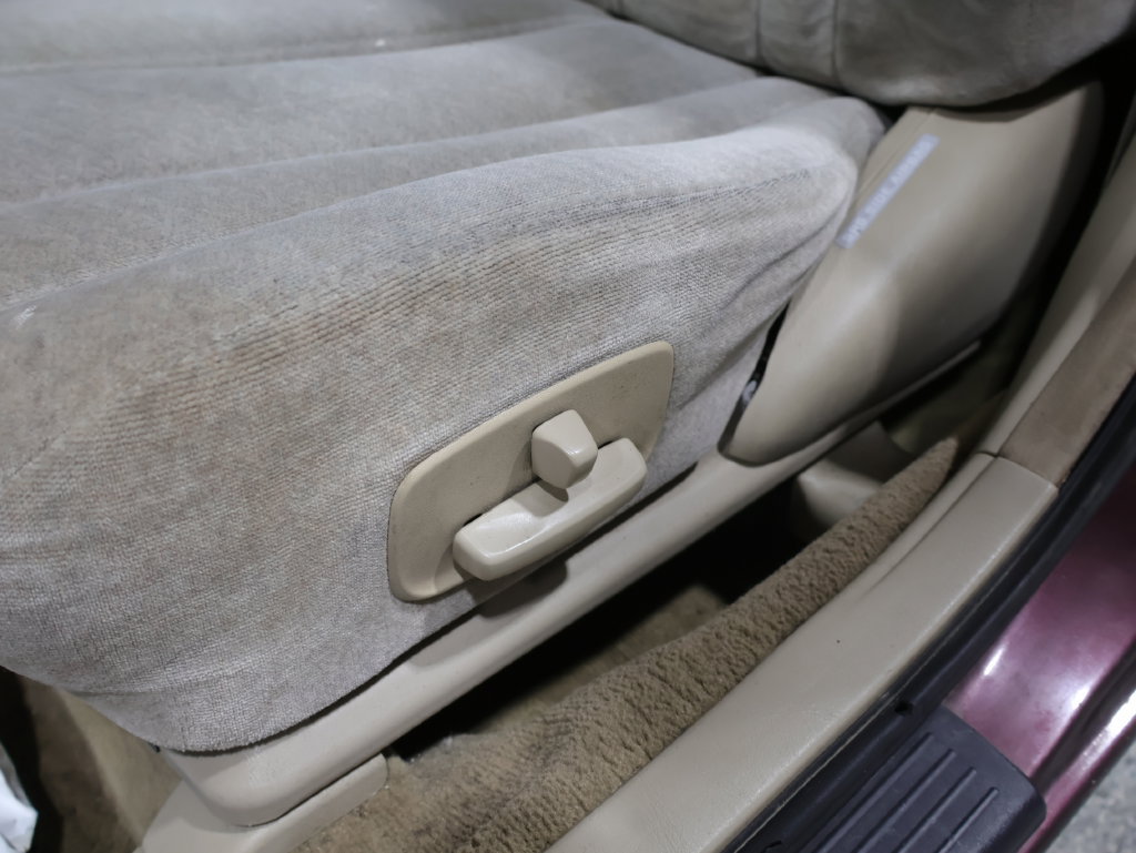 Used 1999 Toyota Avalon XL w/ PWR Seat Pkg FWD image 19