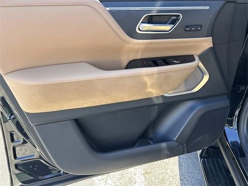 Certified 2025 INFINITI QX80 Sensory image 19