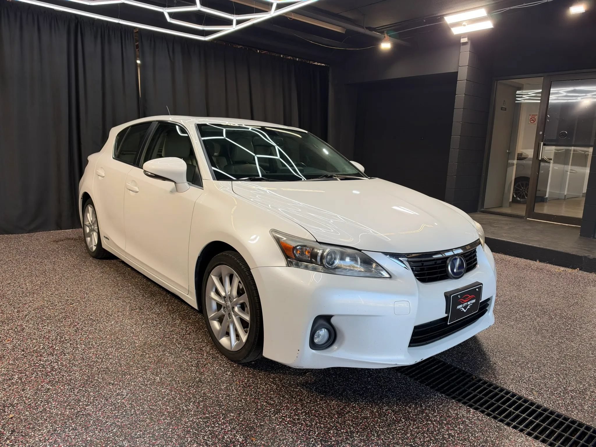 Used 2012 Lexus CT 200h Premium w/ Leather Pkg FWD image 9