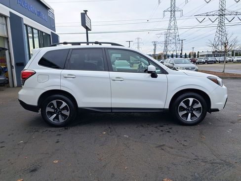 Used 2017 Subaru Forester 2.5i Premium image 7