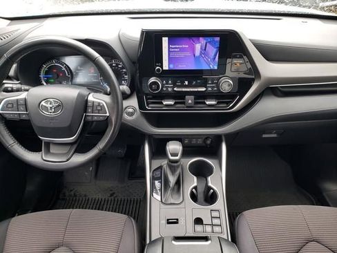 Used 2023 Toyota Highlander LE image 14