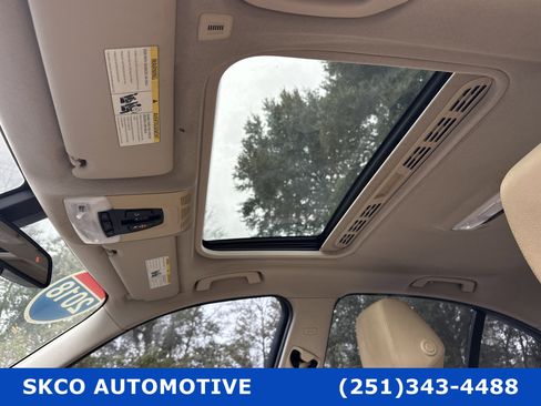 Used 2018 BMW 320i Sedan w/ Premium Package image 26