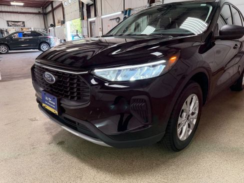 Used 2025 Ford Escape Active AWD/4WD image 32