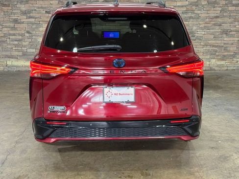 Used 2025 Toyota Sienna XSE w/ XSE Plus Package AWD/4WD image 7