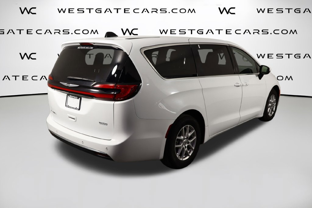 Used 2023 Chrysler Pacifica Touring-L FWD image 50