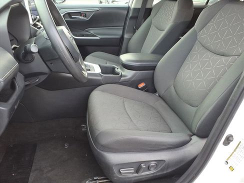 Used 2024 Toyota RAV4 XLE image 12
