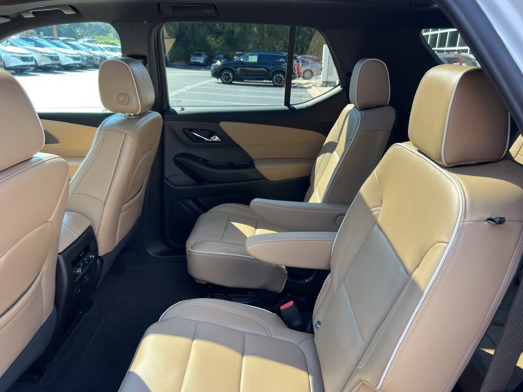 Used 2023 Chevrolet Traverse Premier FWD image 17