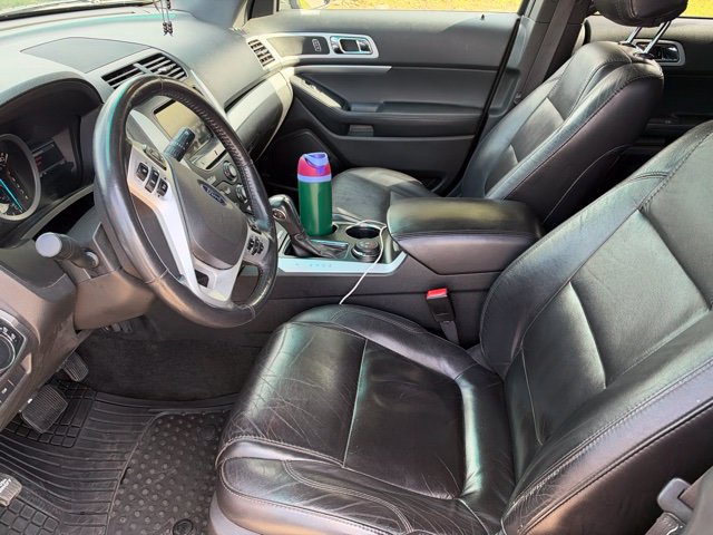 Used 2014 Ford Explorer XLT w/ Equipment Group 202A AWD/4WD image 9