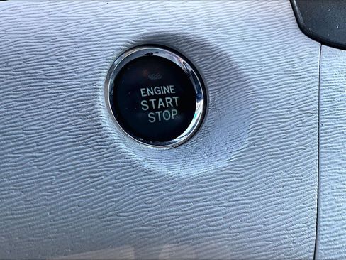 Used 2014 Toyota Sienna XLE image 33