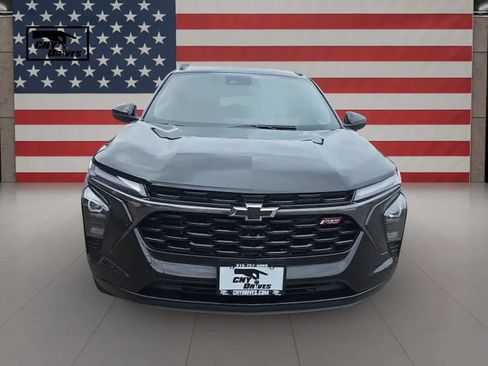 Used 2024 Chevrolet Trax RS FWD image 2