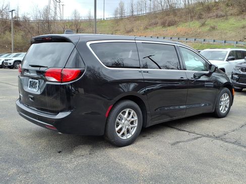 New 2026 Chrysler Voyager LX image 4