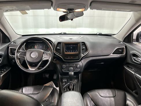 Used 2019 Jeep Cherokee Latitude Plus AWD/4WD image 18