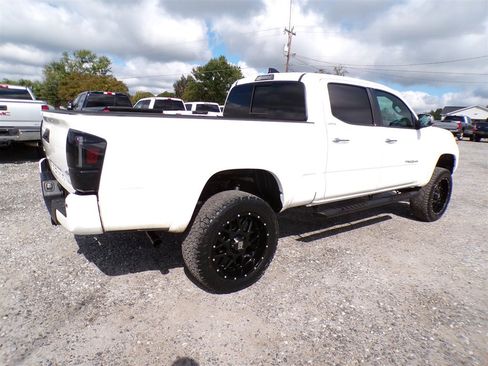 Used 2022 Toyota Tacoma Limited image 8