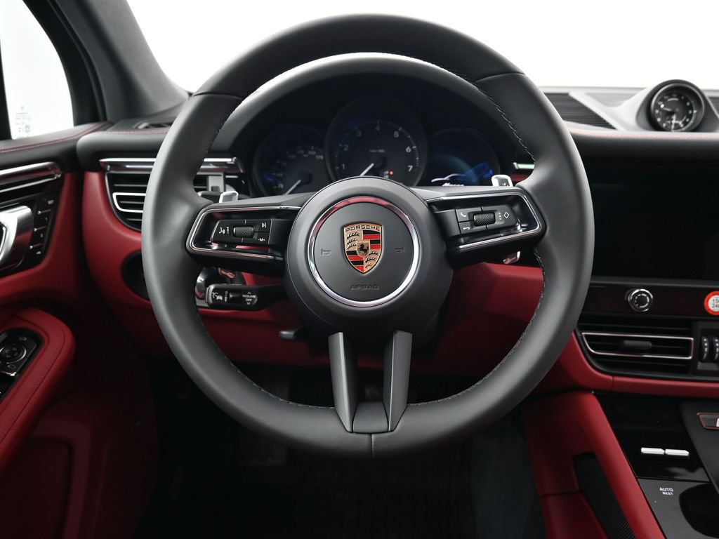 Certified 2026 Porsche Macan AWD/4WD image 13