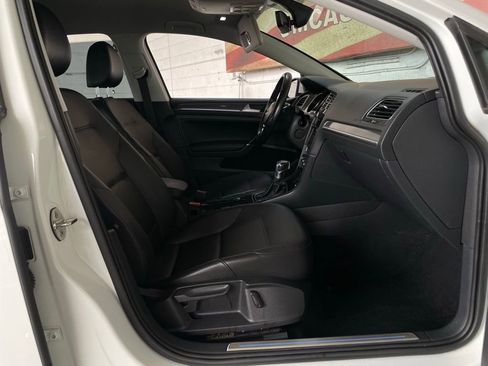 Used 2017 Volkswagen e-Golf SEL Premium image 25