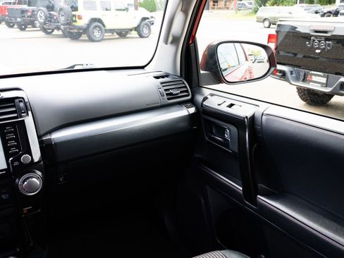 Used 2022 Toyota 4Runner TRD Off-Road AWD/4WD image 10