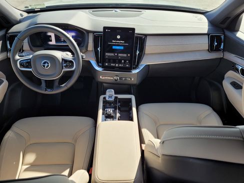 Certified 2025 Volvo XC90 T8 Plus image 9