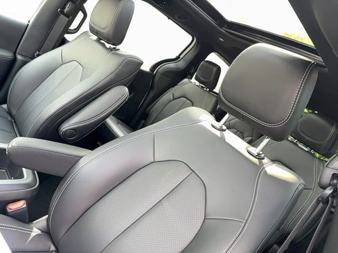 New 2026 Chrysler Pacifica Select image 7