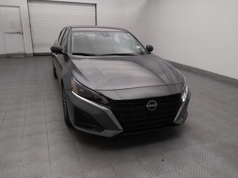 Used 2025 Nissan Altima 2.5 SV FWD image 14