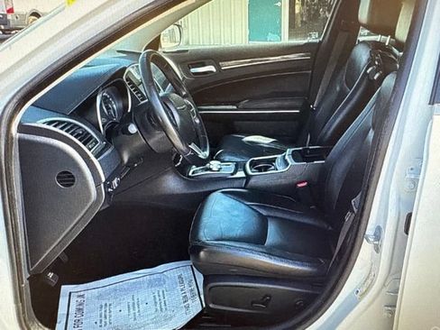 Used 2018 Chrysler 300 Touring L RWD image 5