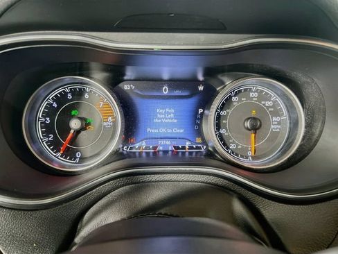 Used 2019 Jeep Cherokee Trailhawk w/ Comfort/Convenience Group AWD/4WD image 18