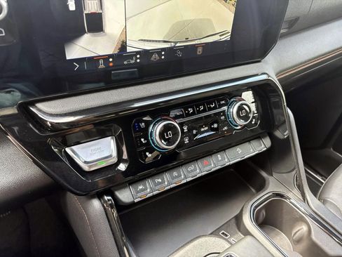 Used 2025 GMC Sierra 1500 AT4 w/ AT4 Premium Package AWD/4WD image 21
