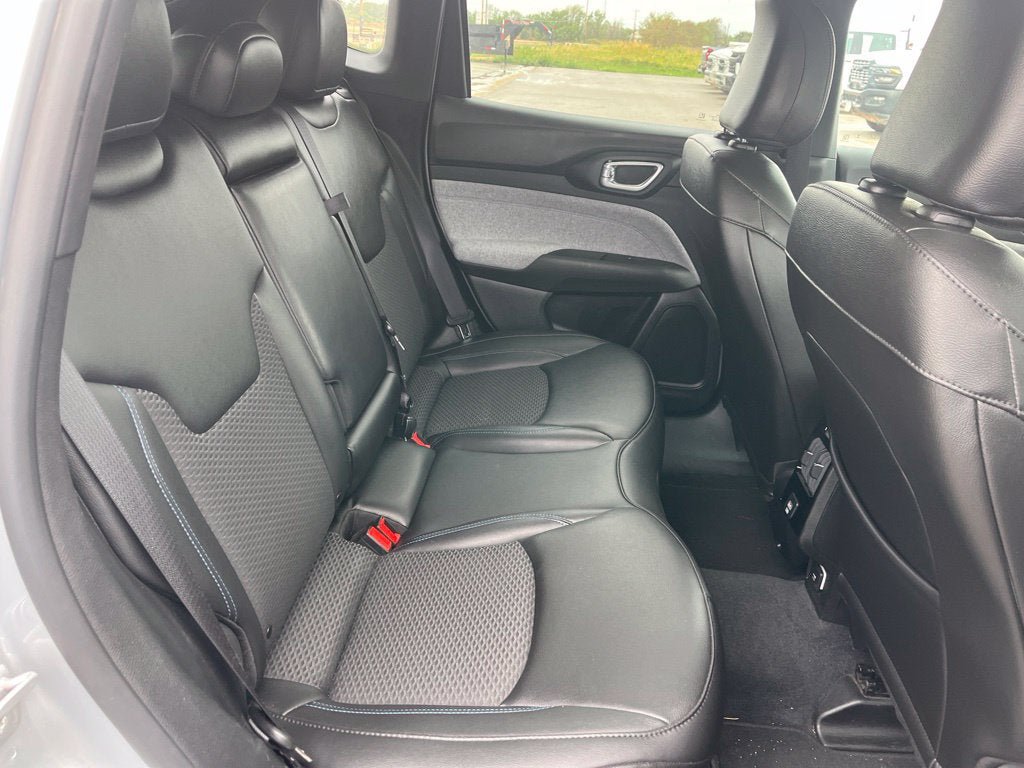 Used 2025 Jeep Compass Latitude AWD/4WD image 10