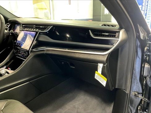 Used 2023 Jeep Grand Cherokee Trailhawk AWD/4WD image 13