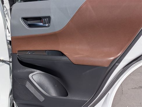 Used 2023 Toyota Venza Limited image 35