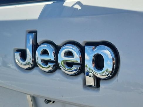 Used 2020 Jeep Grand Cherokee Limited RWD image 8