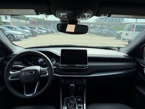 Used 2025 Jeep Compass Trailhawk image 32