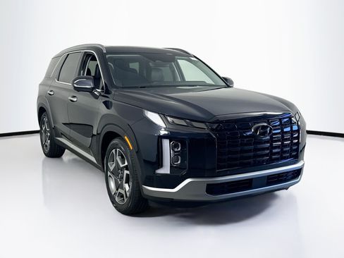 Used 2023 Hyundai Palisade SEL FWD image 3