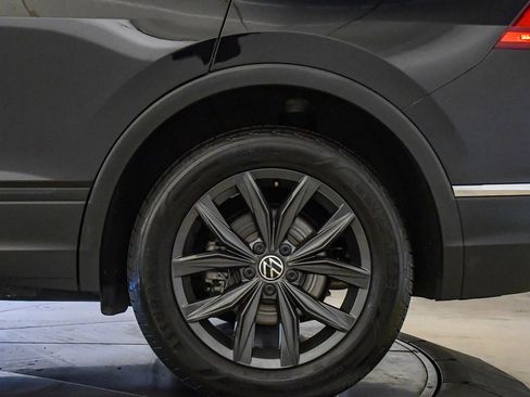 Used 2024 Volkswagen Tiguan SE image 11