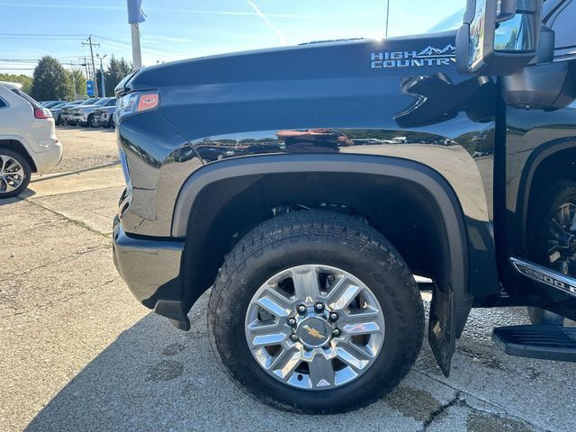 Used 2024 Chevrolet Silverado 2500 High Country w/ Technology Package AWD/4WD image 36