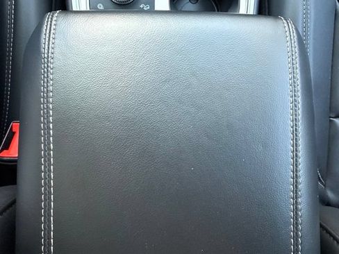 Used 2024 Ford Explorer XLT w/ Equipment Group 202A AWD/4WD image 31