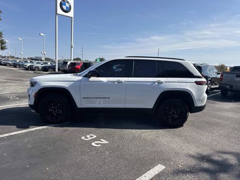 Used 2024 Jeep Grand Cherokee Altitude image 7