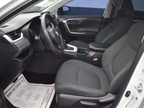 Used 2021 Toyota RAV4 LE FWD image 13