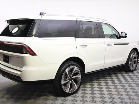 Used 2026 Lincoln Navigator Black Label AWD/4WD image 7