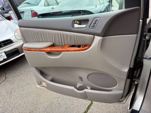 Used 2007 Toyota Sienna XLE image 27