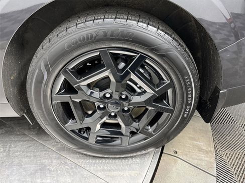 Used 2025 Kia Carnival SX Prestige image 27