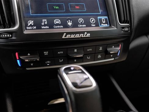 Used 2019 Maserati Levante Base image 26