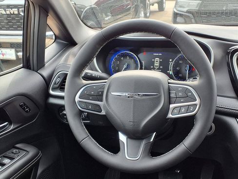 New 2026 Chrysler Pacifica Select FWD image 12