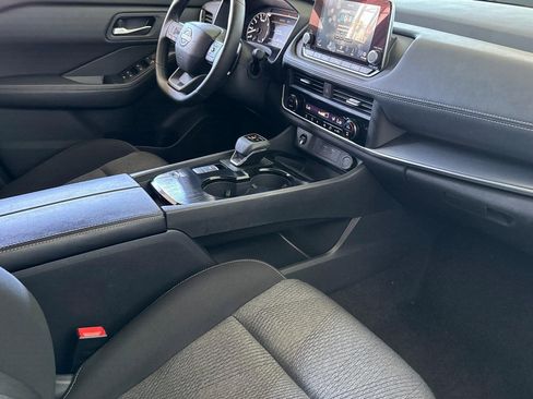 Used 2025 Nissan Rogue SV FWD image 32