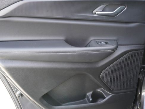 Used 2025 Jeep Grand Cherokee L Laredo image 13