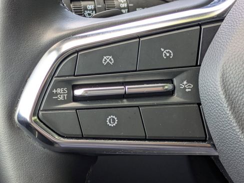 Used 2026 Chevrolet Equinox LT FWD image 23