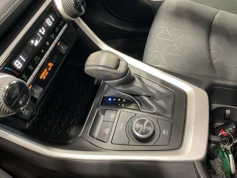 Used 2022 Toyota RAV4 XLE image 16