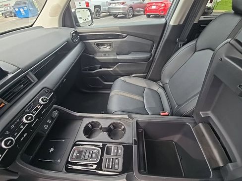Used 2025 Honda Pilot EX-L image 23